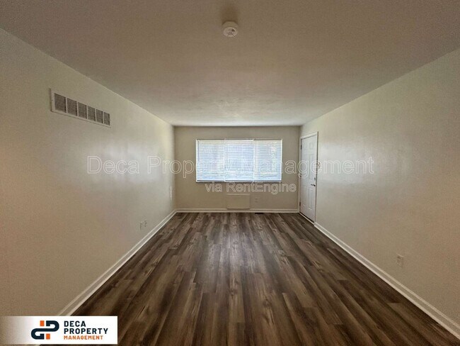 Building Photo - 9910 Broadmoor Dr