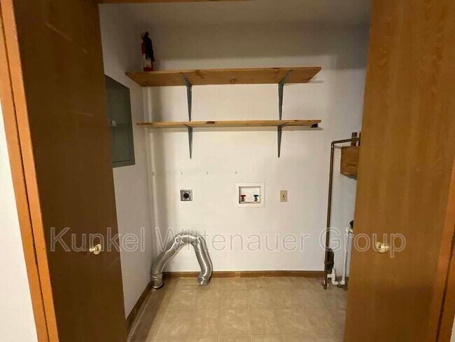 Building Photo - 921 Georgetowne Dr