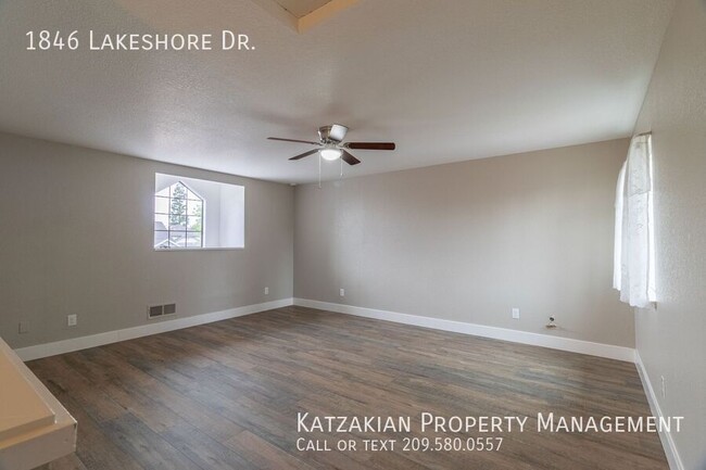 Building Photo - 1846 Lakeshore Dr