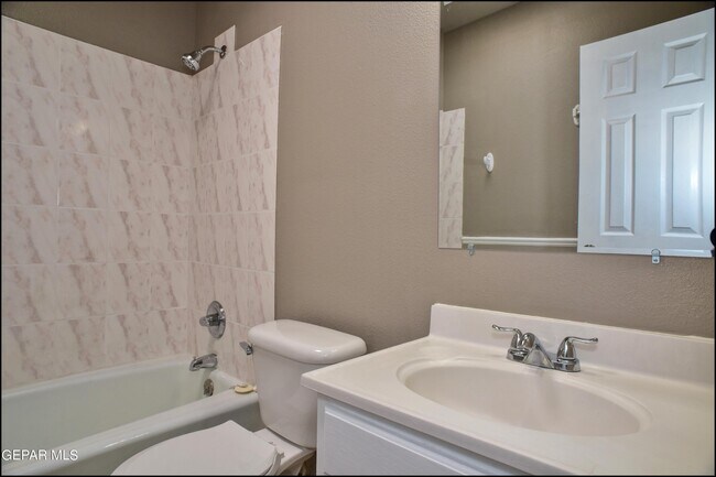Building Photo - 9004 Acatlan Ln
