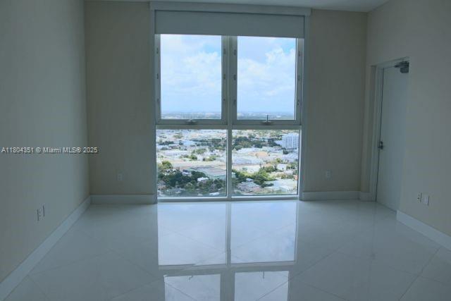 Building Photo - 2020 N Bayshore Dr