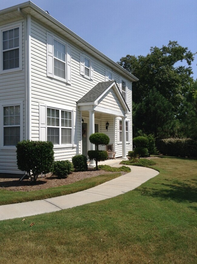Building Photo - The Villas at Bellamy