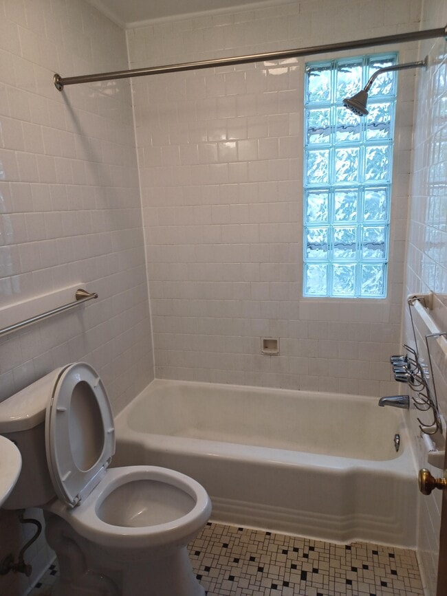 Building Photo - 222 E Whitlock Ave