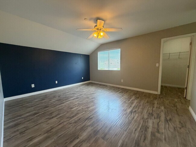 Building Photo - 3 bed DuPont Home with A/C for Rent