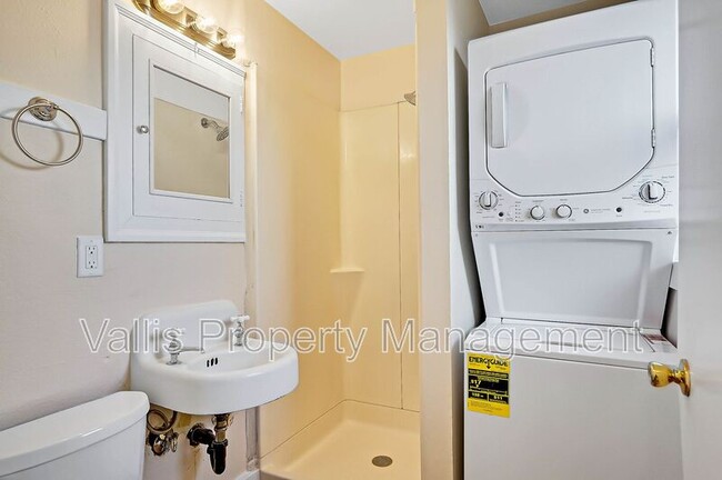 Building Photo - 351 19th St SE