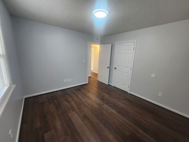 Building Photo - Renovated 3 bedroom 1 bath home in Valley Station!