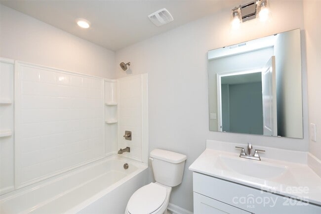 Building Photo - 2550 Lydia Ave