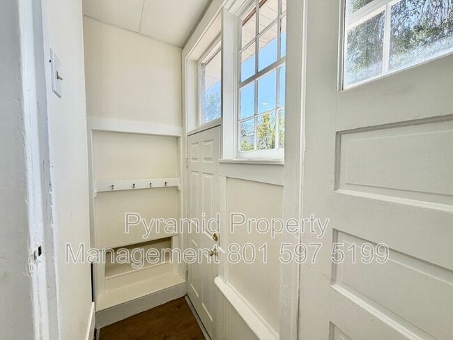 Building Photo - 1534 Garfield Ave S