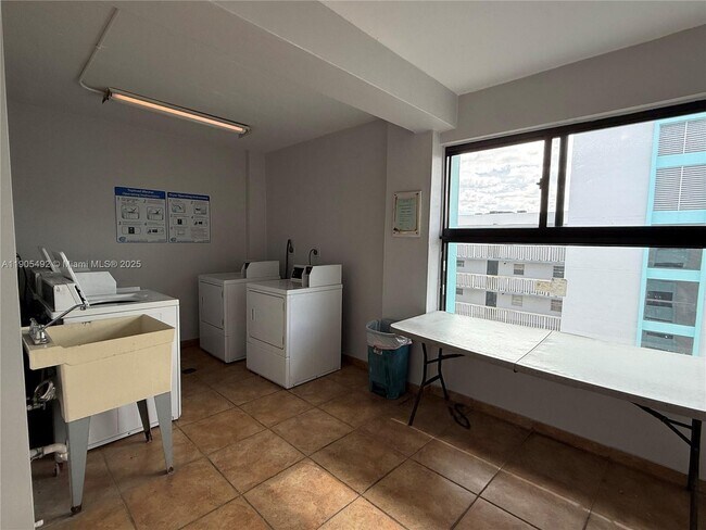 Building Photo - 15600 NW 7th Ave