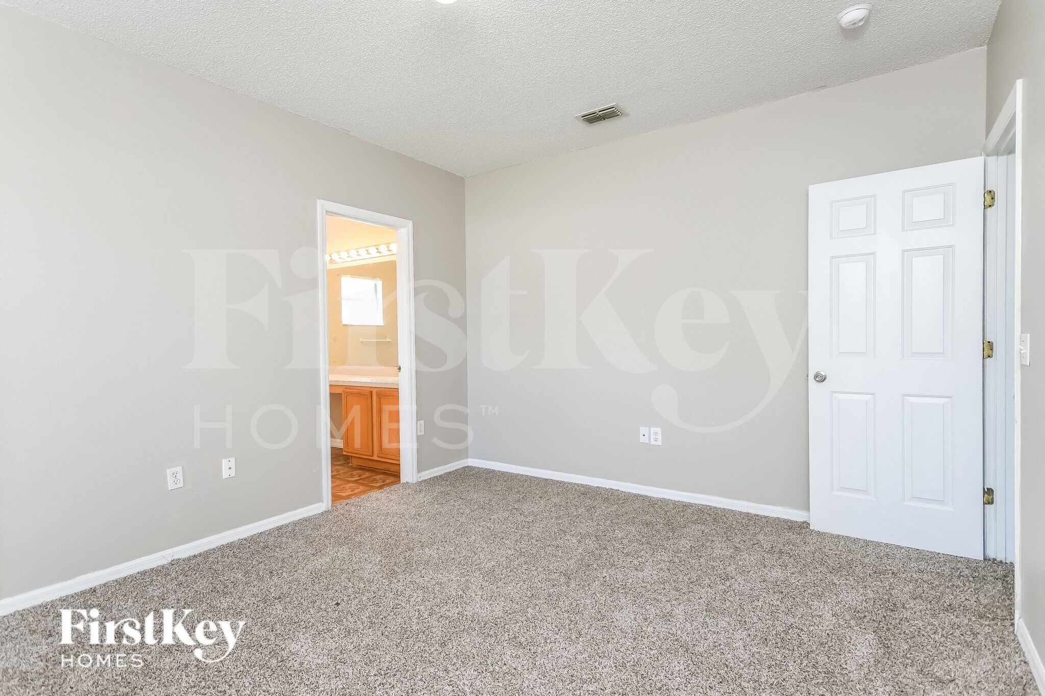 Building Photo - 702 Cotulla Dr