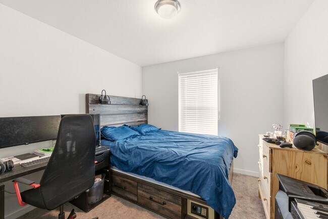 Building Photo - Modern 3-Bed 2.5-Bath Home on Corner Lot i...