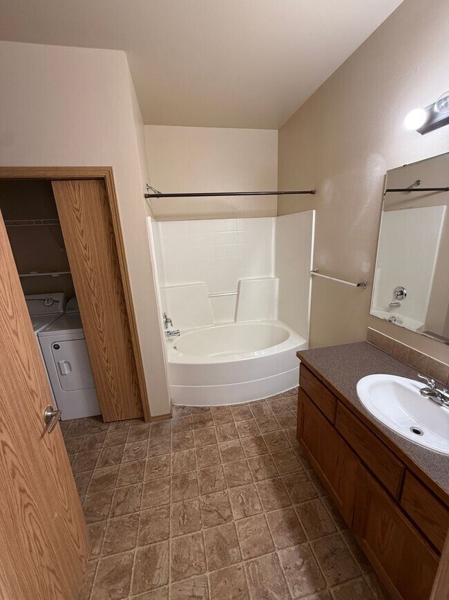 Building Photo - 3041 W Acarrera Ln