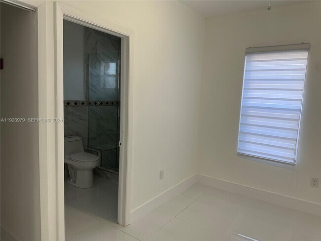 Building Photo - 1922 NW 4th St