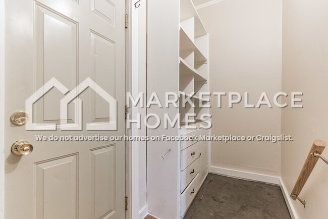 Building Photo - 315 W Carpenter St