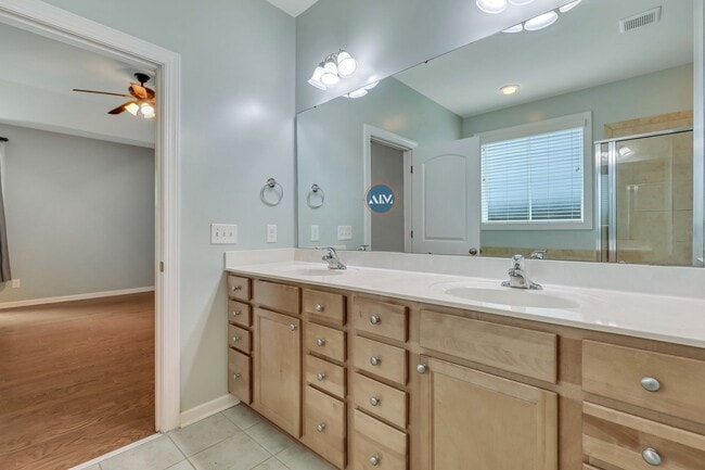 Building Photo - Beautiful Home In The Heart of Bluffton - ...