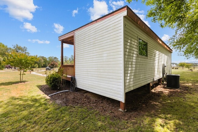 Building Photo - 2116 Las Flores Ln
