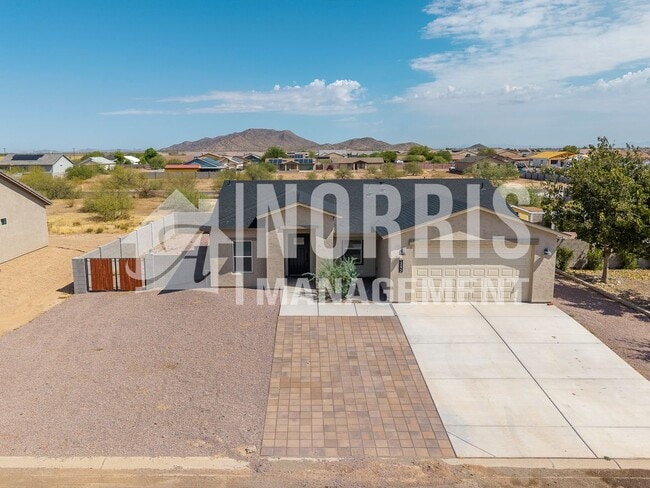 Building Photo - Beautiful Upgraded Home with Furnishings i...