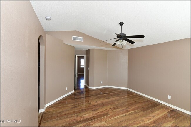 Building Photo - 3257 Sunset Point Dr