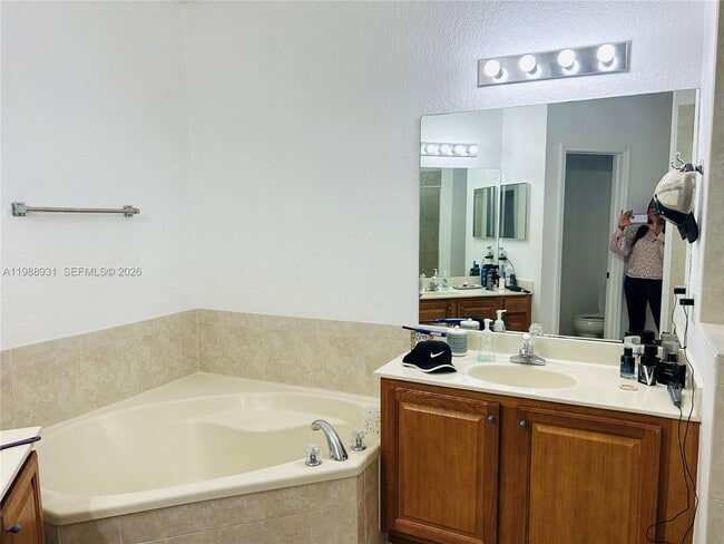 Building Photo - 10963 NW 87th Ln