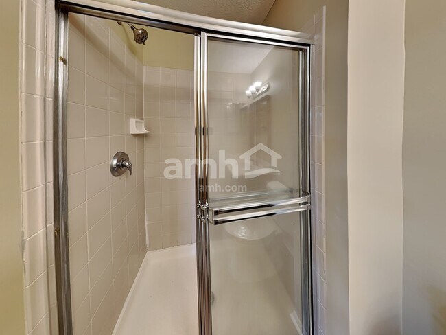 Building Photo - 2130 Winding Hollow Dr