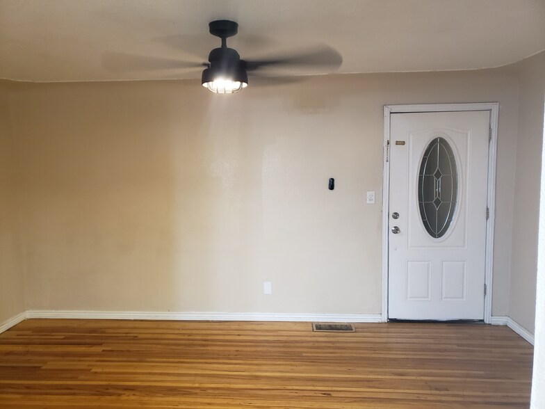 Building Photo - 1181 Newark St