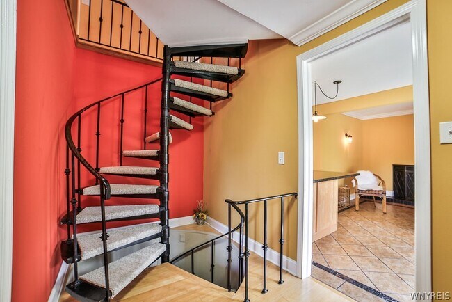 Building Photo - 32 Bernhardt Dr