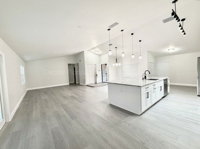 Building Photo - 1080 W Riviera Blvd