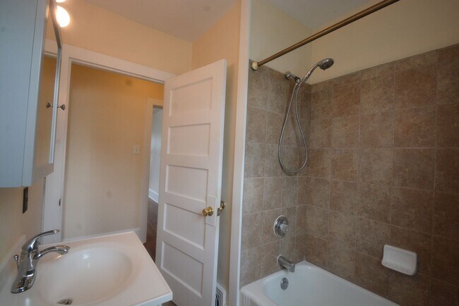 Building Photo - This one is Perfect!! It's a 2 Bedroom Single-Family Home with a Garage in Smyrna