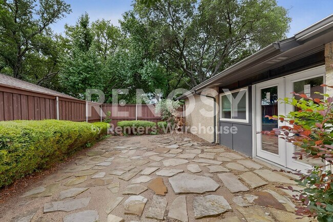 Building Photo - 913 Overdowns Dr