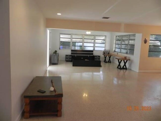 Building Photo - 819 N Highland Dr