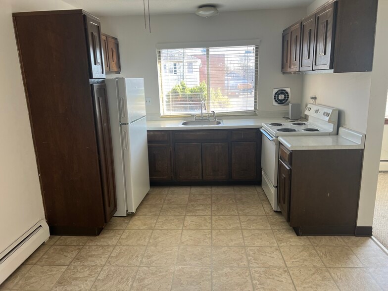 kitchen - 181 Oakwood Ave