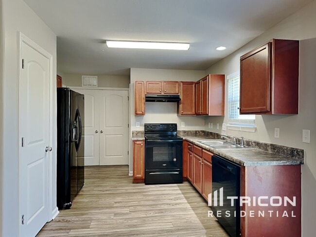 Building Photo - 4636 Queen Pierrette St