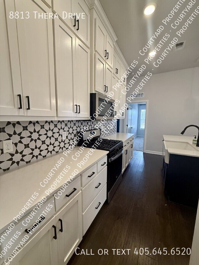 Building Photo - 8813 Thera Dr