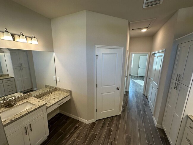 Building Photo - NW Cape Coral Home 4 Bedroom/ 2 Bath/ 3 Ca...