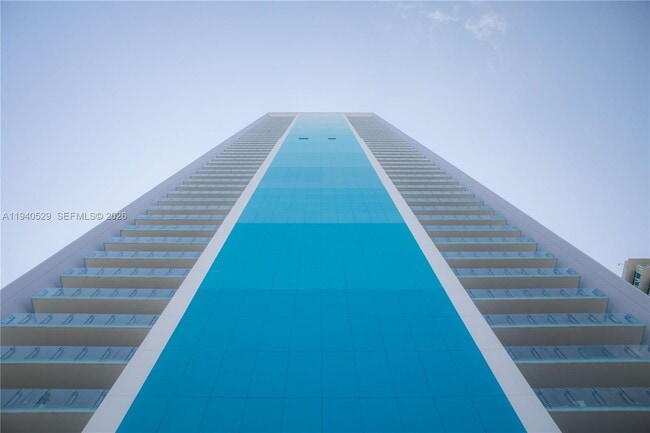 Building Photo - 700 NE 26th Terrace