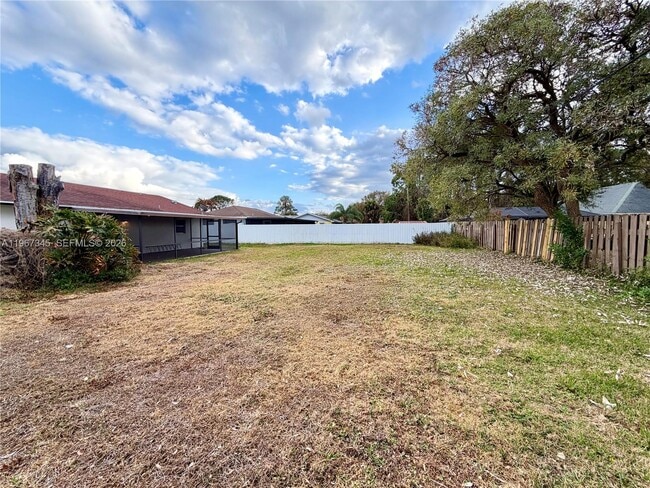 Building Photo - 1434 SE Concha St