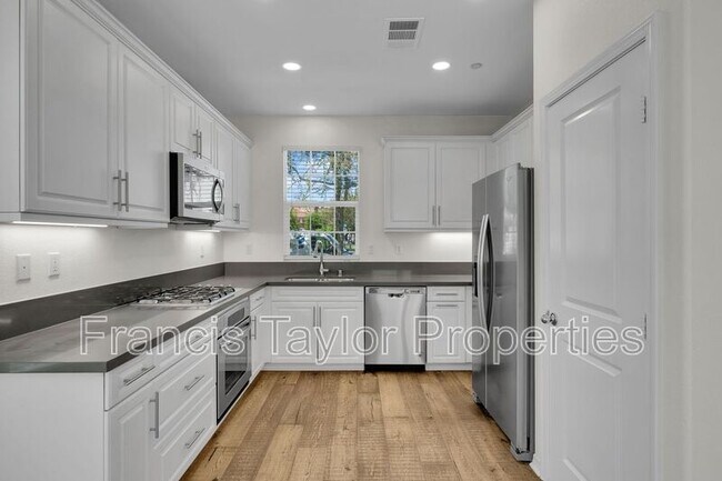 Building Photo - 3615 Glen Ave