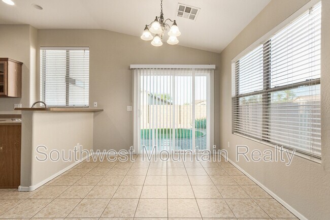 Building Photo - 1098 W Oak Tree Ln