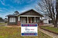 Building Photo - 615 S Vienna St