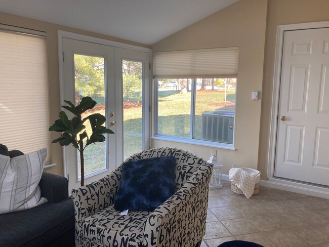 Building Photo - 616 Springhouse Ln