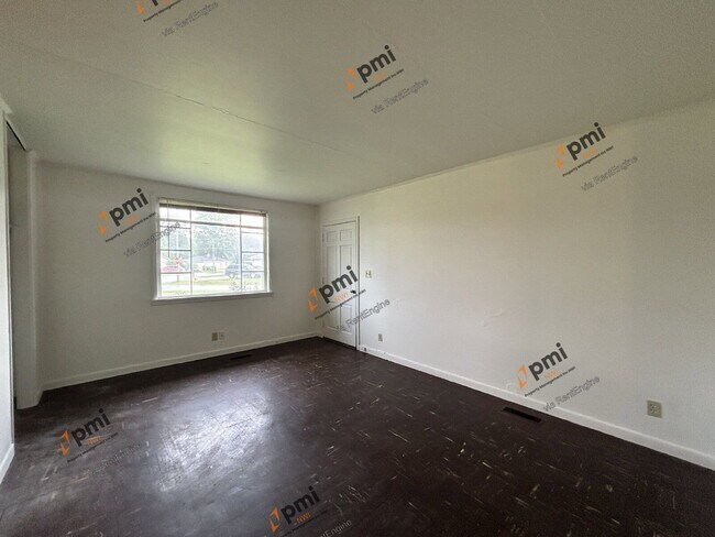 Building Photo - 2915 Oakdale Ave