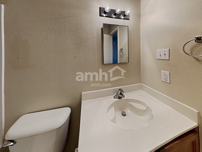 Building Photo - 8427 Cotton Valley Ln