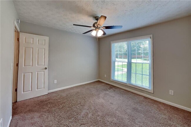 Building Photo - 111 Meadowview Ln