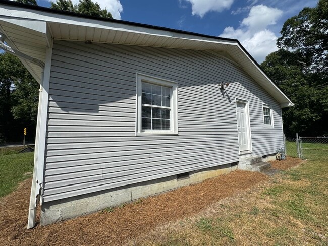 Building Photo - 3/1 House in West Rome $1,195