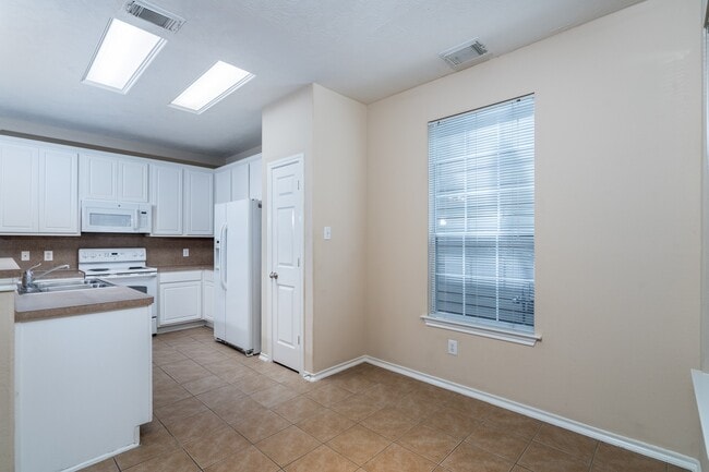 Building Photo - 207 N Burberry Park Cir