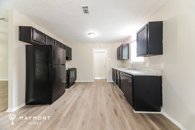 Building Photo - 4-Bedroom Home in Oak Point, TX