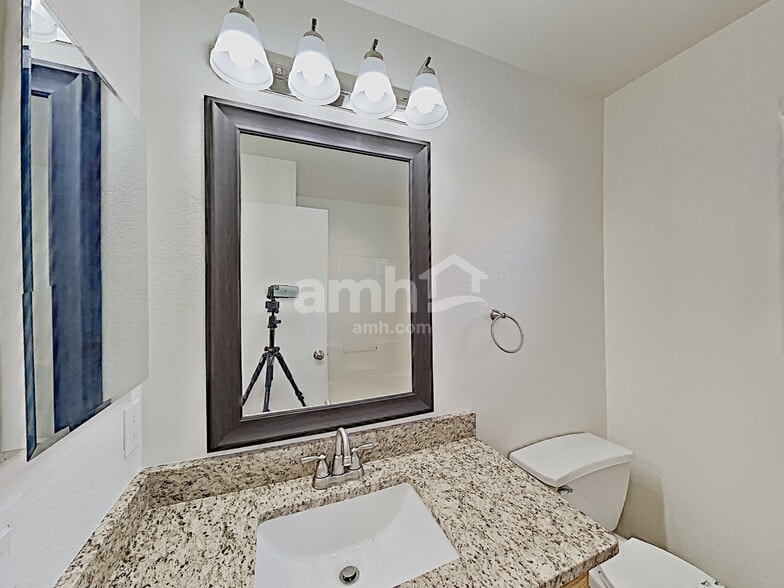 Building Photo - 14943 N 133rd Ln