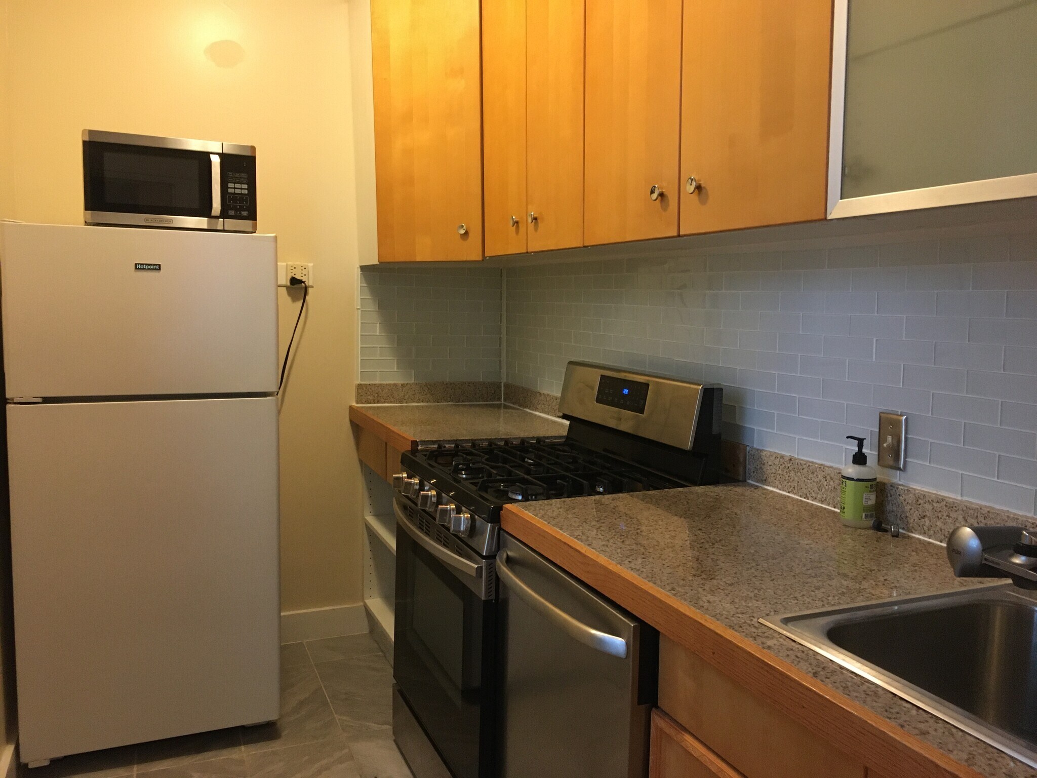 Building Photo - 56 Canner St