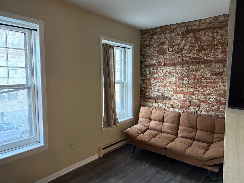 Building Photo - 377 Hudson Ave