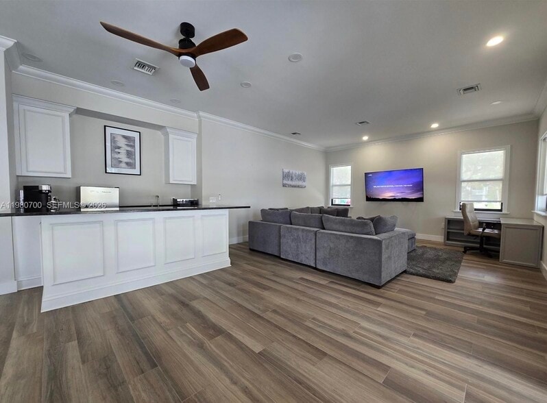 Building Photo - 2620 S University Dr